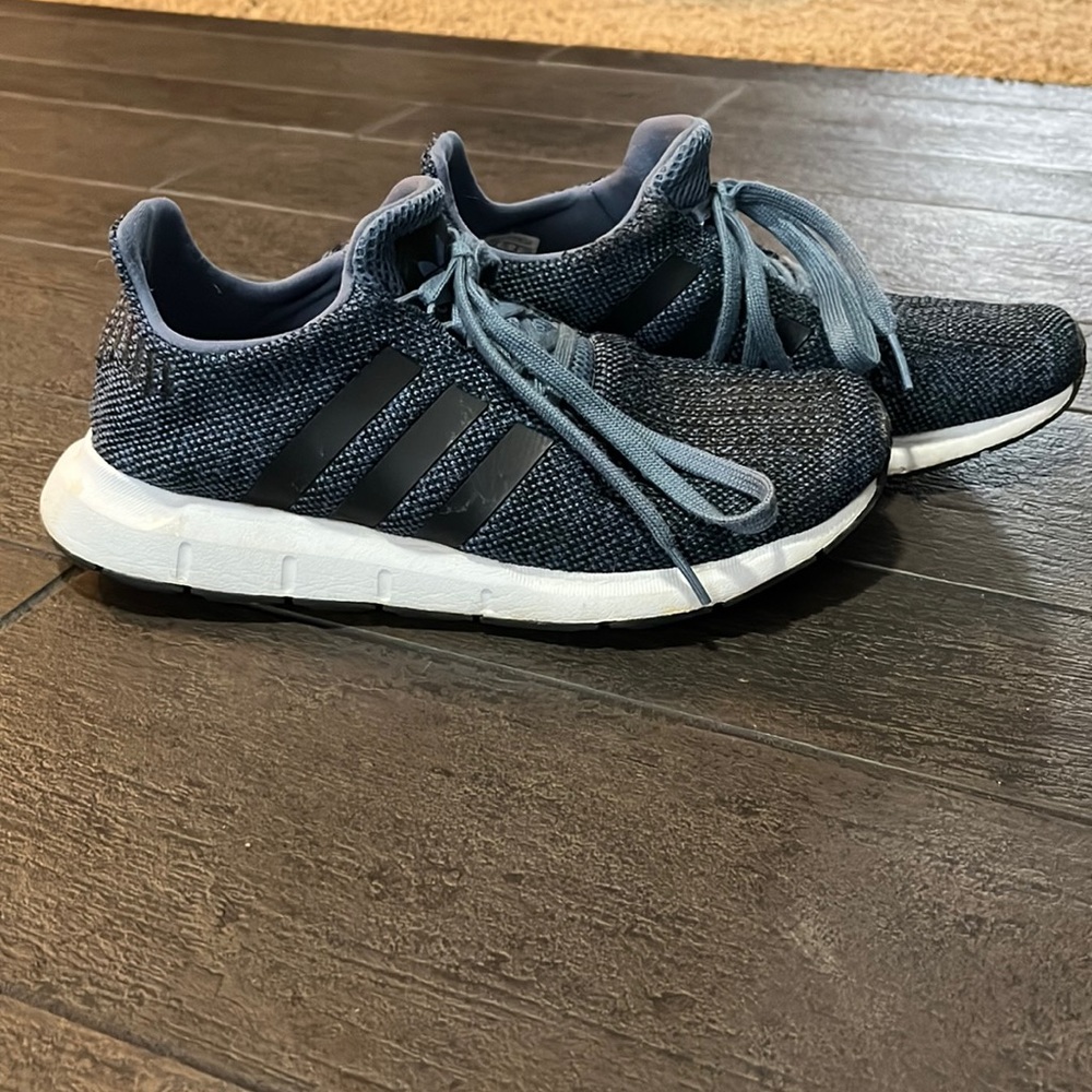 Adidas Sneakers